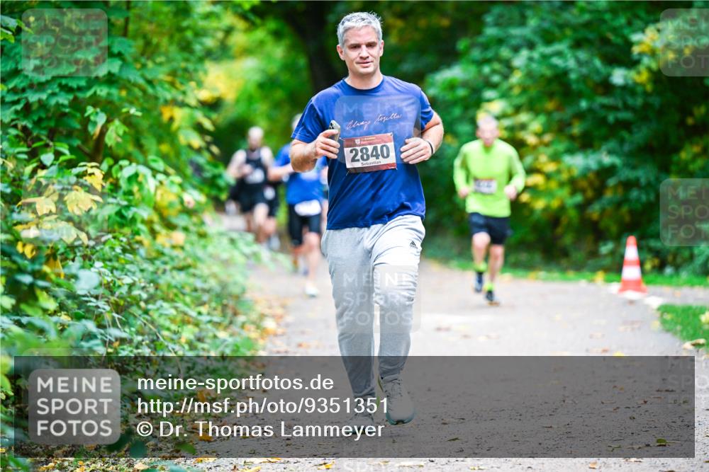 12.10.2025 - Bramfelder Halbmarathon 2025 Dr. Thomas Lammeyer http://msf.ph/oto/9351351 12.10.2025 10:38:42 Laufen 2840 meine-sportfotos.de