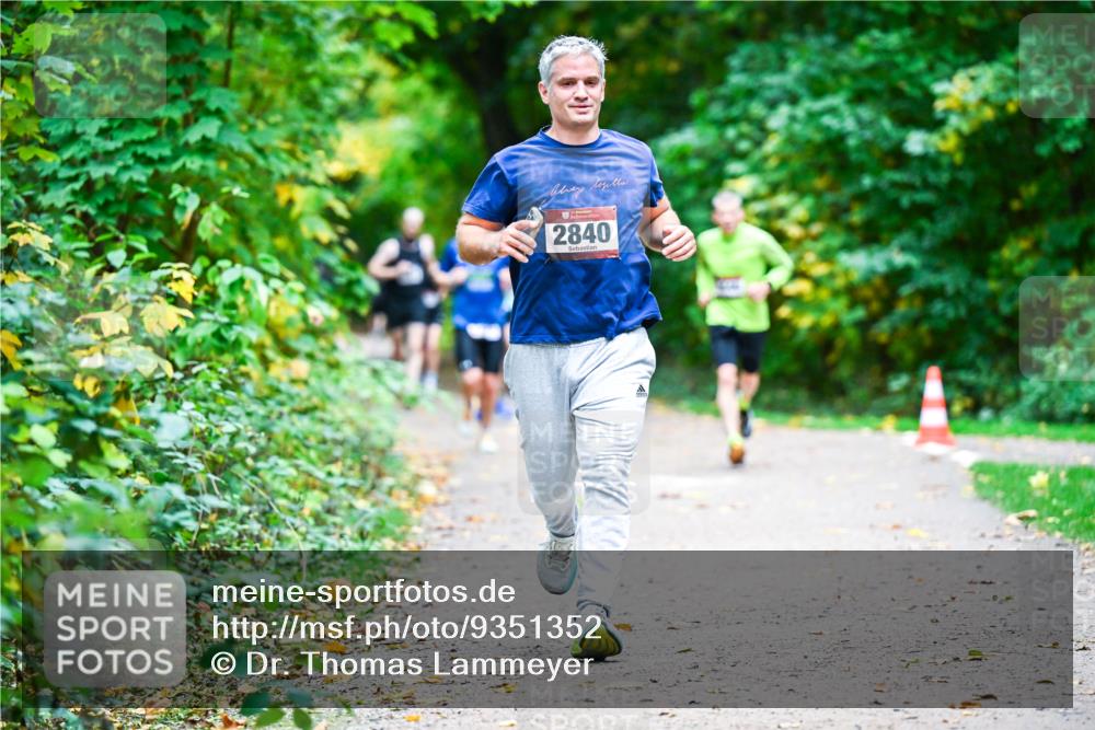 12.10.2025 - Bramfelder Halbmarathon 2025 Dr. Thomas Lammeyer http://msf.ph/oto/9351352 12.10.2025 10:38:42 Laufen 2840 meine-sportfotos.de