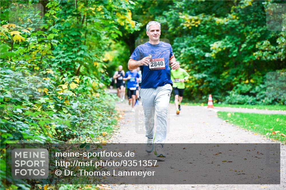 12.10.2025 - Bramfelder Halbmarathon 2025 Dr. Thomas Lammeyer http://msf.ph/oto/9351357 12.10.2025 10:38:43 Laufen 2840 meine-sportfotos.de