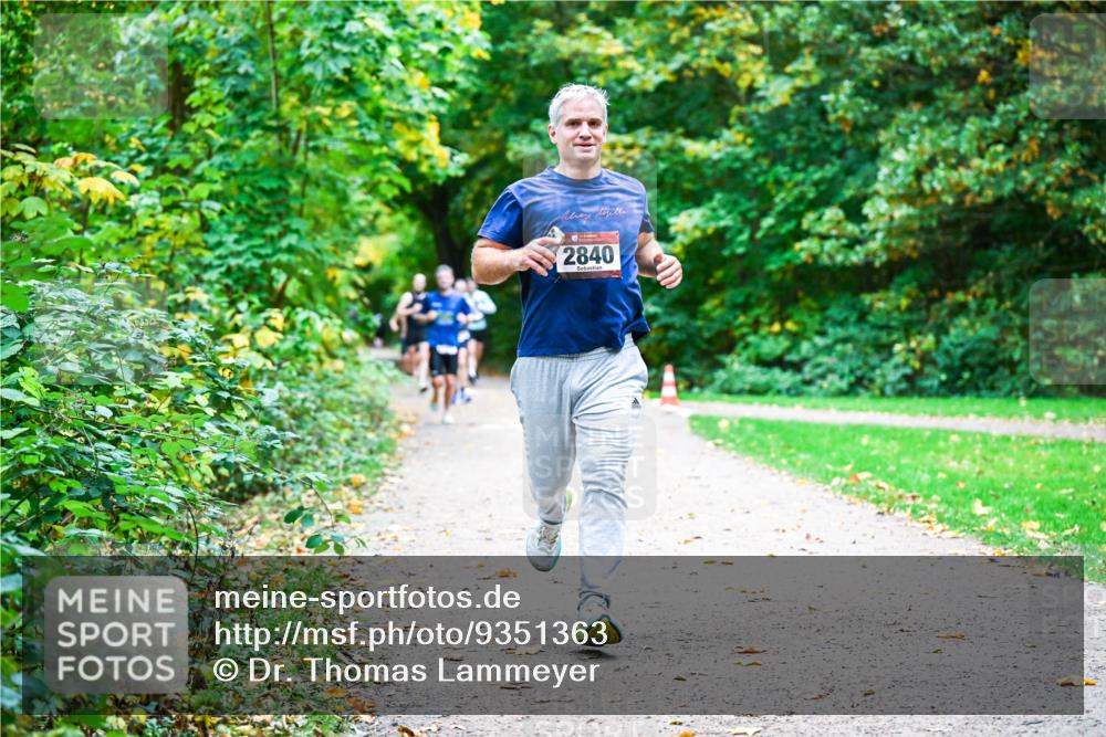 12.10.2025 - Bramfelder Halbmarathon 2025 Dr. Thomas Lammeyer http://msf.ph/oto/9351363 12.10.2025 10:38:43 Laufen 2840 meine-sportfotos.de