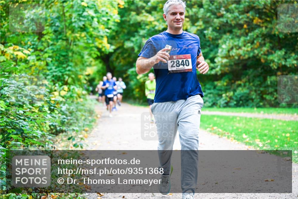 12.10.2025 - Bramfelder Halbmarathon 2025 Dr. Thomas Lammeyer http://msf.ph/oto/9351368 12.10.2025 10:38:44 Laufen 34, 2840 meine-sportfotos.de