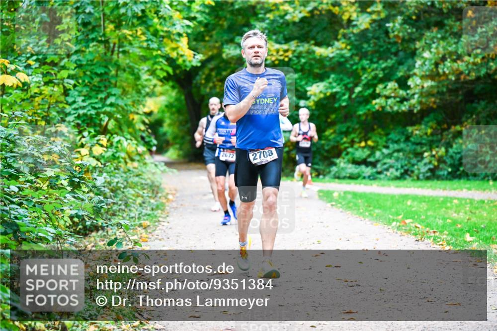 12.10.2025 - Bramfelder Halbmarathon 2025 Dr. Thomas Lammeyer http://msf.ph/oto/9351384 12.10.2025 10:38:48 Laufen 2672, 2708 meine-sportfotos.de