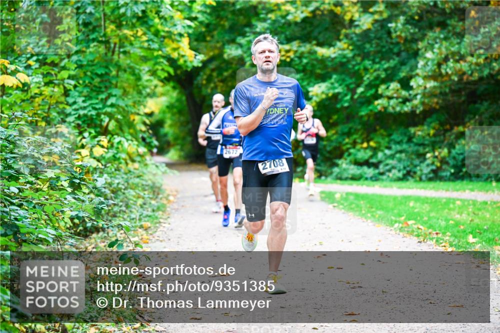 12.10.2025 - Bramfelder Halbmarathon 2025 Dr. Thomas Lammeyer http://msf.ph/oto/9351385 12.10.2025 10:38:48 Laufen 2672, 2708, 13 meine-sportfotos.de