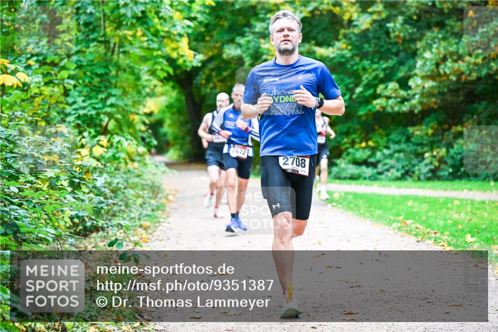 12.10.2025 - Bramfelder Halbmarathon 2025 Dr. Thomas Lammeyer http://msf.ph/oto/9351387 12.10.2025 10:38:49 Laufen 2672, 2708, 813 meine-sportfotos.de