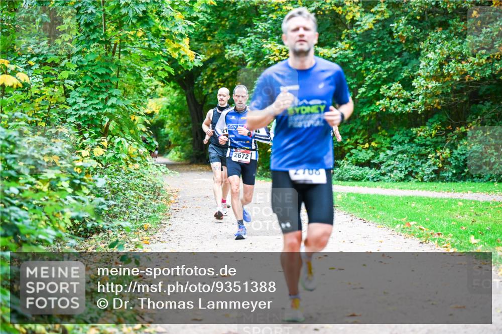 12.10.2025 - Bramfelder Halbmarathon 2025 Dr. Thomas Lammeyer http://msf.ph/oto/9351388 12.10.2025 10:38:49 Laufen 2672, 2706 meine-sportfotos.de