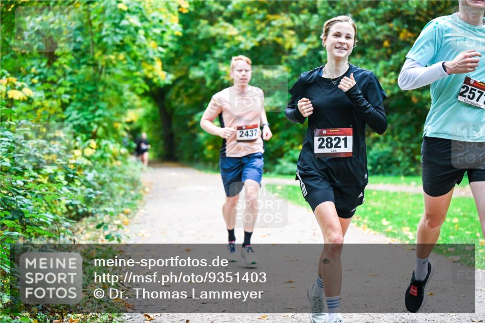 12.10.2025 - Bramfelder Halbmarathon 2025 Dr. Thomas Lammeyer http://msf.ph/oto/9351403 12.10.2025 10:38:54 Laufen 2437, 34, 2821, 2577 meine-sportfotos.de