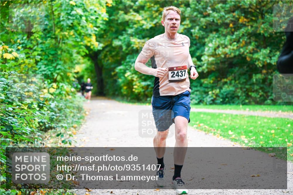 12.10.2025 - Bramfelder Halbmarathon 2025 Dr. Thomas Lammeyer http://msf.ph/oto/9351407 12.10.2025 10:38:54 Laufen 2437 meine-sportfotos.de