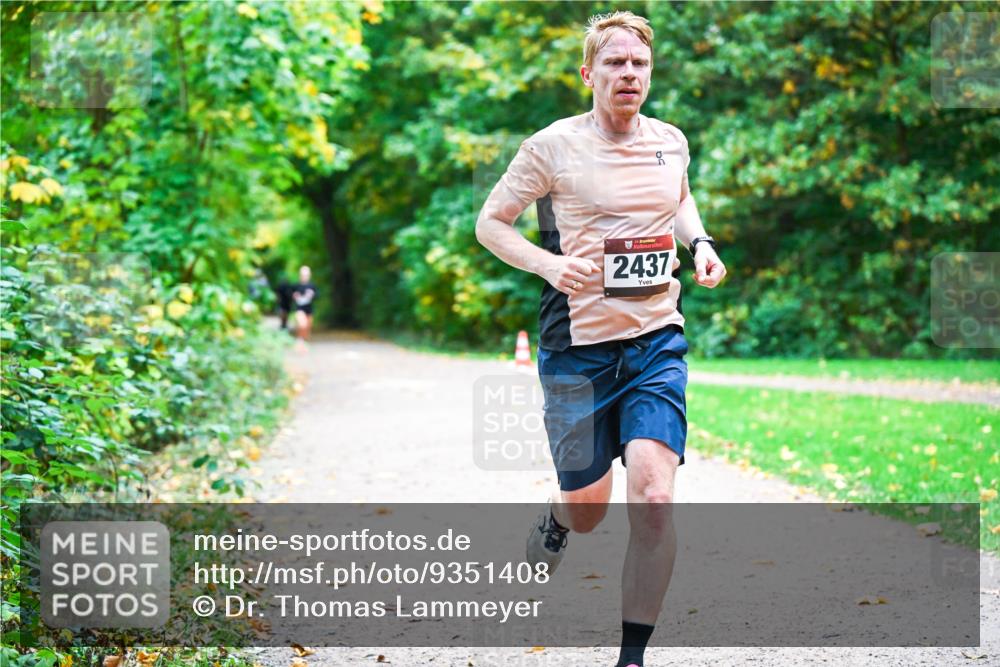 12.10.2025 - Bramfelder Halbmarathon 2025 Dr. Thomas Lammeyer http://msf.ph/oto/9351408 12.10.2025 10:38:54 Laufen 2437 meine-sportfotos.de