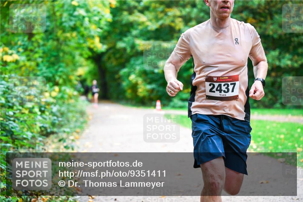 12.10.2025 - Bramfelder Halbmarathon 2025 Dr. Thomas Lammeyer http://msf.ph/oto/9351411 12.10.2025 10:38:55 Laufen 34, 2437 meine-sportfotos.de
