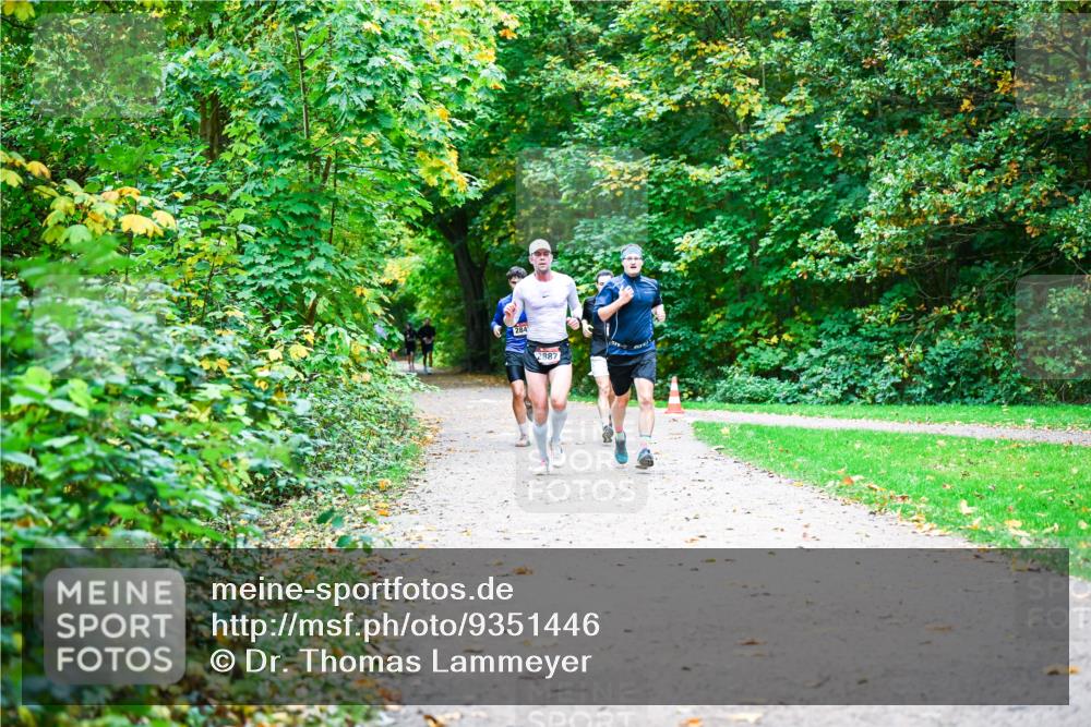 12.10.2025 - Bramfelder Halbmarathon 2025 Dr. Thomas Lammeyer http://msf.ph/oto/9351446 12.10.2025 10:39:07 Laufen 284, 2887 meine-sportfotos.de