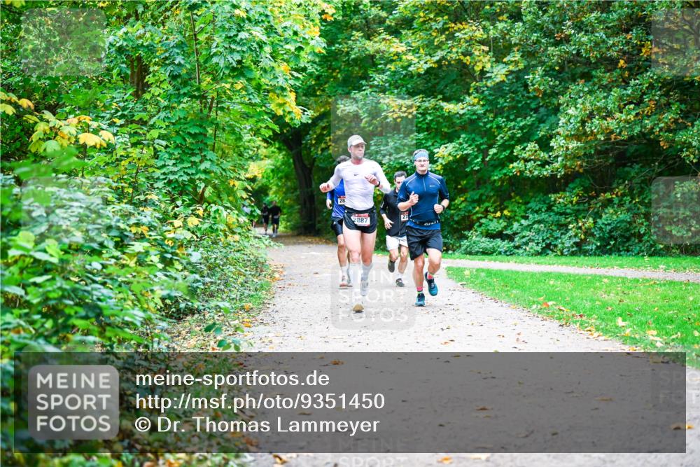 12.10.2025 - Bramfelder Halbmarathon 2025 Dr. Thomas Lammeyer http://msf.ph/oto/9351450 12.10.2025 10:39:08 Laufen 2887 meine-sportfotos.de
