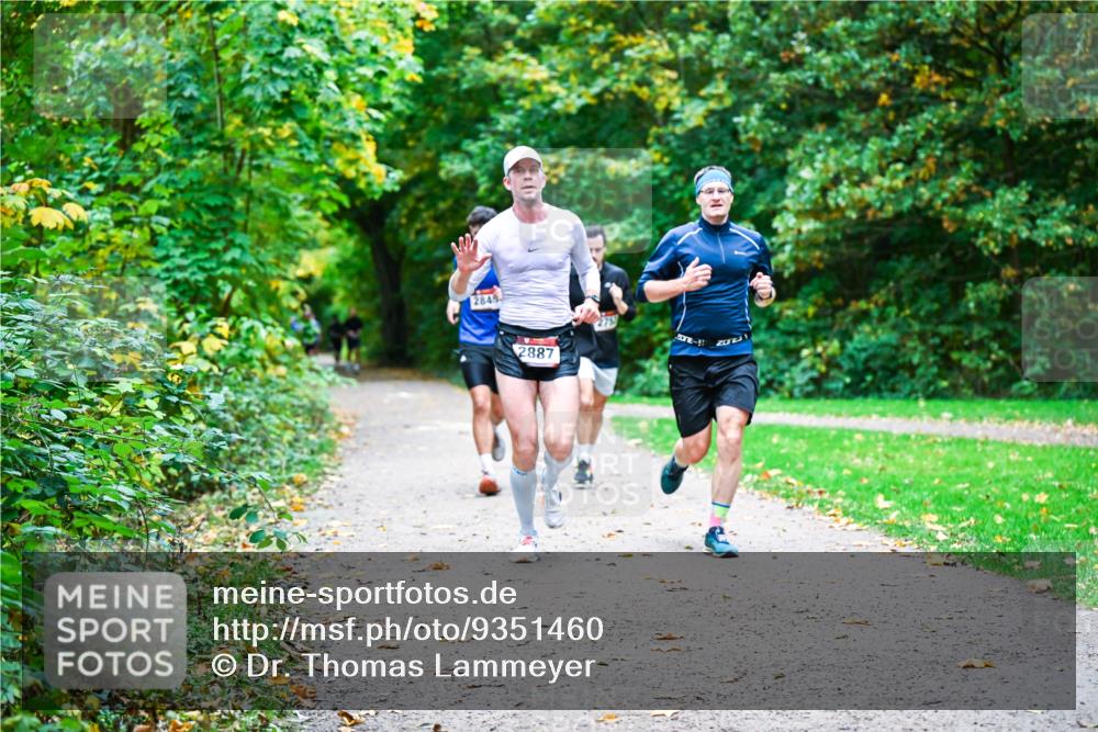 12.10.2025 - Bramfelder Halbmarathon 2025 Dr. Thomas Lammeyer http://msf.ph/oto/9351460 12.10.2025 10:39:09 Laufen 2845, 2887 meine-sportfotos.de