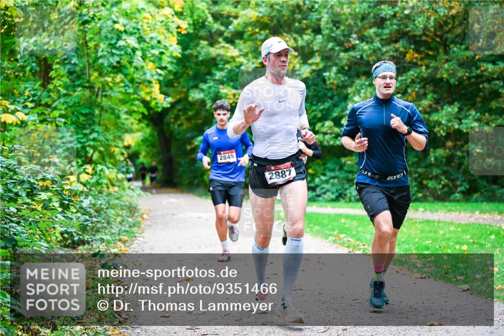 12.10.2025 - Bramfelder Halbmarathon 2025 Dr. Thomas Lammeyer http://msf.ph/oto/9351466 12.10.2025 10:39:10 Laufen 2845, 2887 meine-sportfotos.de