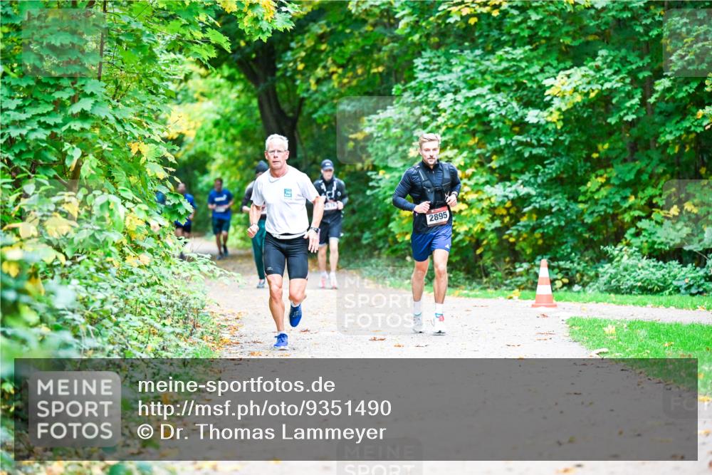 12.10.2025 - Bramfelder Halbmarathon 2025 Dr. Thomas Lammeyer http://msf.ph/oto/9351490 12.10.2025 10:39:18 Laufen 2895 meine-sportfotos.de