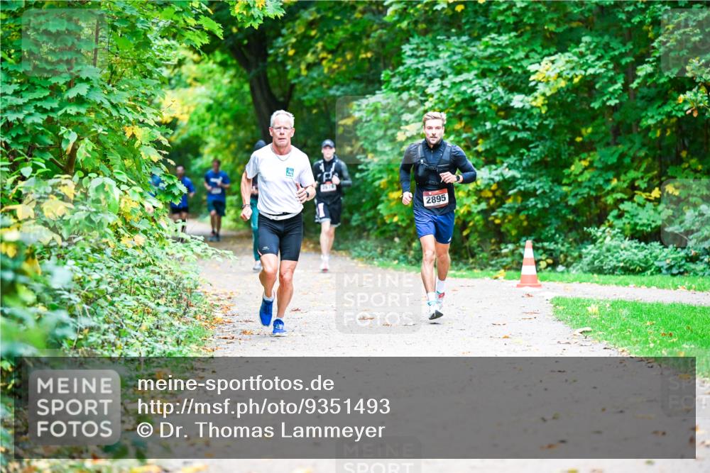 12.10.2025 - Bramfelder Halbmarathon 2025 Dr. Thomas Lammeyer http://msf.ph/oto/9351493 12.10.2025 10:39:19 Laufen 2895 meine-sportfotos.de