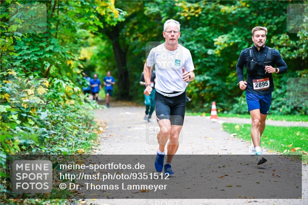 12.10.2025 - Bramfelder Halbmarathon 2025 Dr. Thomas Lammeyer http://msf.ph/oto/9351512 12.10.2025 10:39:22 Laufen 2895 meine-sportfotos.de