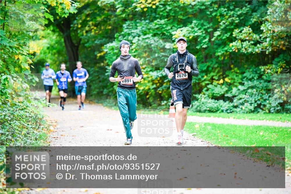 12.10.2025 - Bramfelder Halbmarathon 2025 Dr. Thomas Lammeyer http://msf.ph/oto/9351527 12.10.2025 10:39:25 Laufen 2891, 2676 meine-sportfotos.de