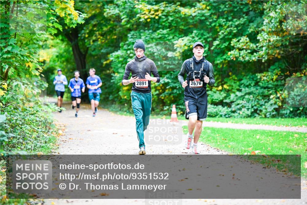 12.10.2025 - Bramfelder Halbmarathon 2025 Dr. Thomas Lammeyer http://msf.ph/oto/9351532 12.10.2025 10:39:25 Laufen 2891, 2676 meine-sportfotos.de