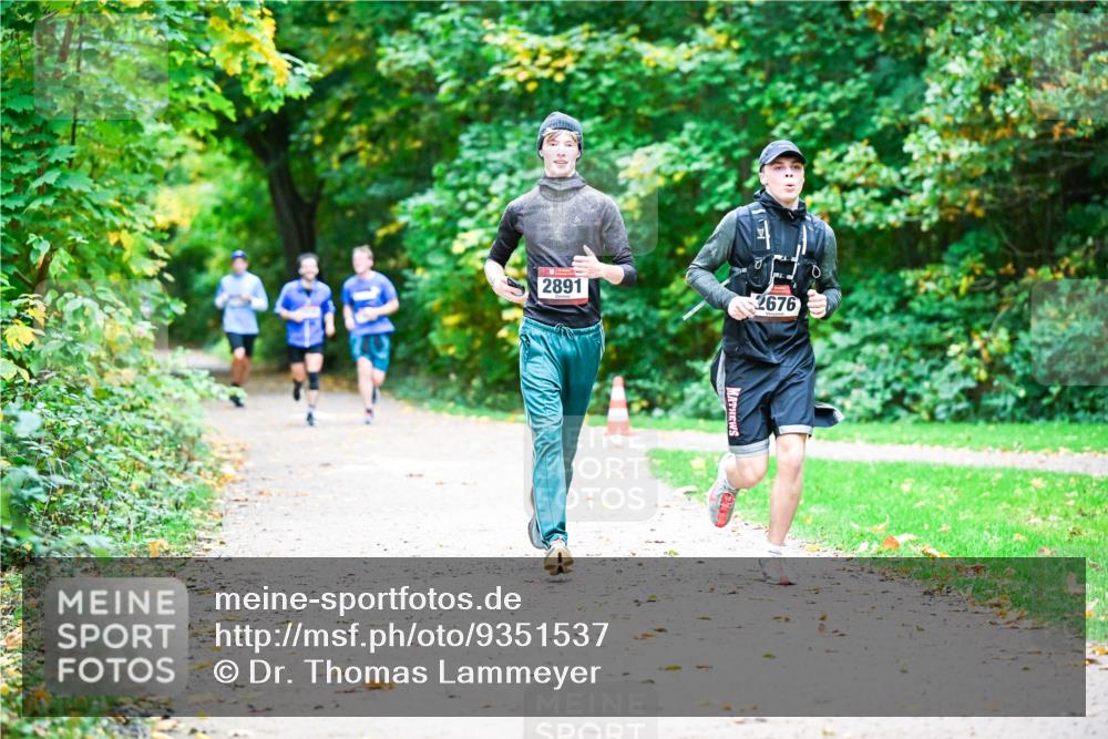 12.10.2025 - Bramfelder Halbmarathon 2025 Dr. Thomas Lammeyer http://msf.ph/oto/9351537 12.10.2025 10:39:26 Laufen 2891, 2676 meine-sportfotos.de