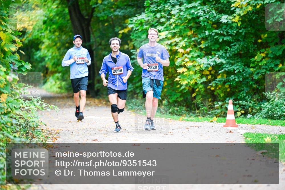 12.10.2025 - Bramfelder Halbmarathon 2025 Dr. Thomas Lammeyer http://msf.ph/oto/9351543 12.10.2025 10:39:28 Laufen 29395, 2699, 2828 meine-sportfotos.de