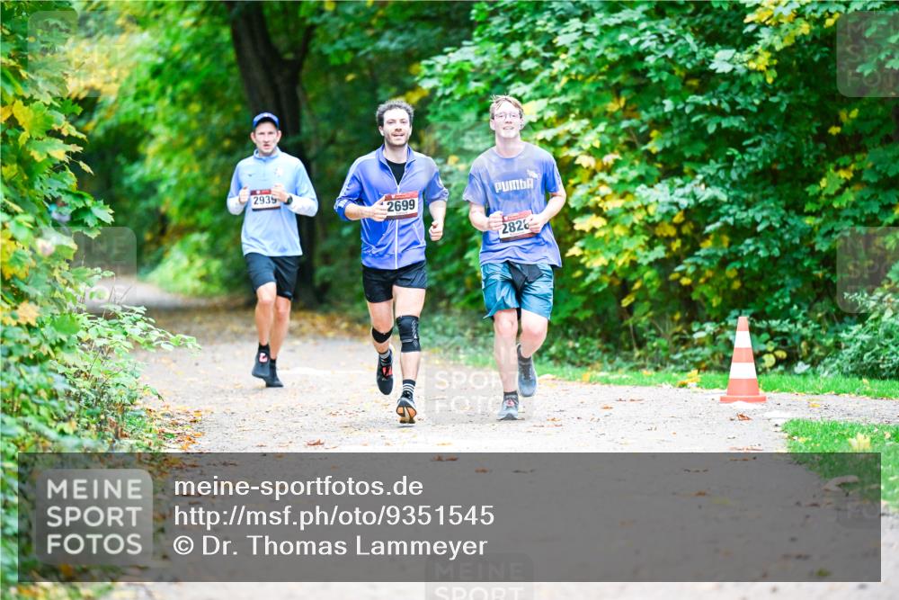 12.10.2025 - Bramfelder Halbmarathon 2025 Dr. Thomas Lammeyer http://msf.ph/oto/9351545 12.10.2025 10:39:28 Laufen 2939, 2699, 2828 meine-sportfotos.de