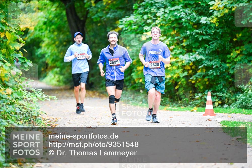 12.10.2025 - Bramfelder Halbmarathon 2025 Dr. Thomas Lammeyer http://msf.ph/oto/9351548 12.10.2025 10:39:29 Laufen 2939, 2699, 2828 meine-sportfotos.de