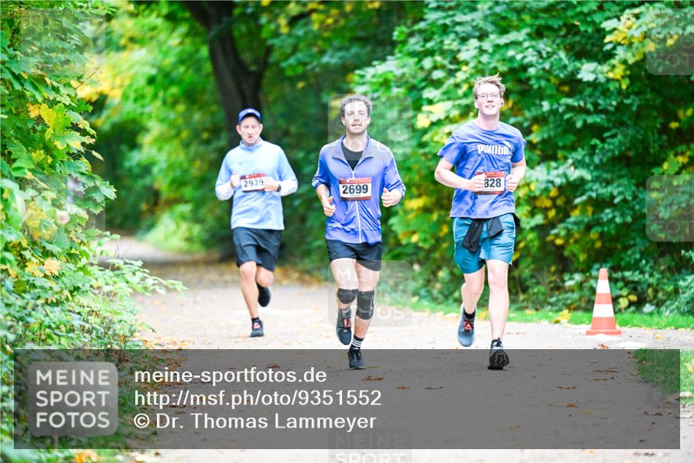 12.10.2025 - Bramfelder Halbmarathon 2025 Dr. Thomas Lammeyer http://msf.ph/oto/9351552 12.10.2025 10:39:29 Laufen 2939, 2699, 828 meine-sportfotos.de