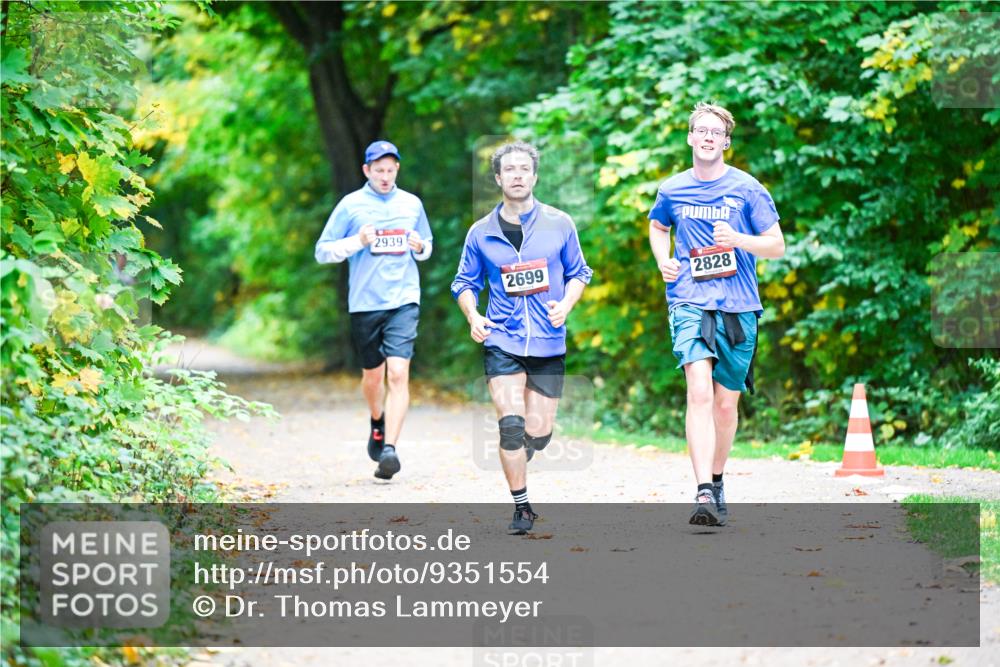 12.10.2025 - Bramfelder Halbmarathon 2025 Dr. Thomas Lammeyer http://msf.ph/oto/9351554 12.10.2025 10:39:29 Laufen 2939, 2699, 2828 meine-sportfotos.de