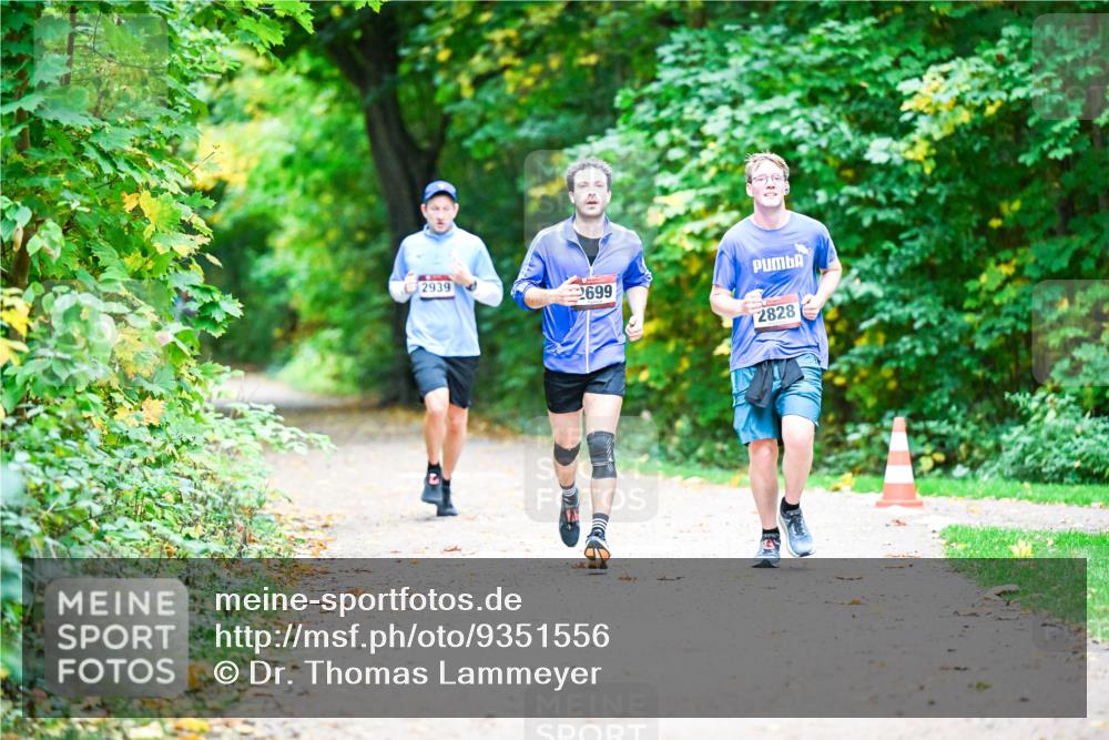 12.10.2025 - Bramfelder Halbmarathon 2025 Dr. Thomas Lammeyer http://msf.ph/oto/9351556 12.10.2025 10:39:30 Laufen 2939, 2699, 2828 meine-sportfotos.de