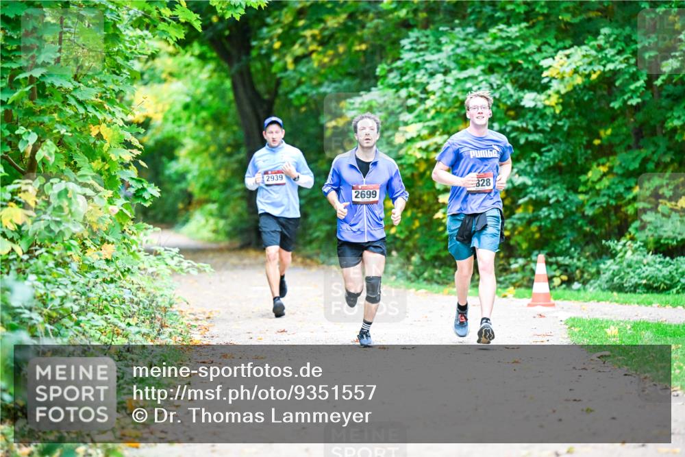 12.10.2025 - Bramfelder Halbmarathon 2025 Dr. Thomas Lammeyer http://msf.ph/oto/9351557 12.10.2025 10:39:30 Laufen 2939, 828, 2699 meine-sportfotos.de