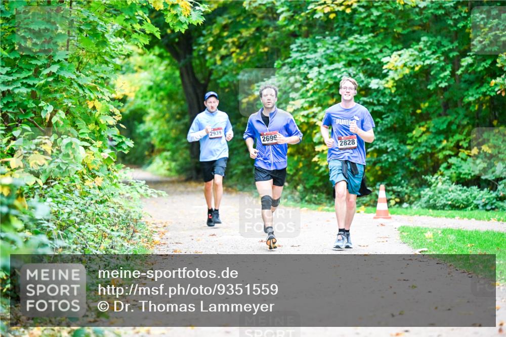 12.10.2025 - Bramfelder Halbmarathon 2025 Dr. Thomas Lammeyer http://msf.ph/oto/9351559 12.10.2025 10:39:30 Laufen 2939, 2699, 2828 meine-sportfotos.de
