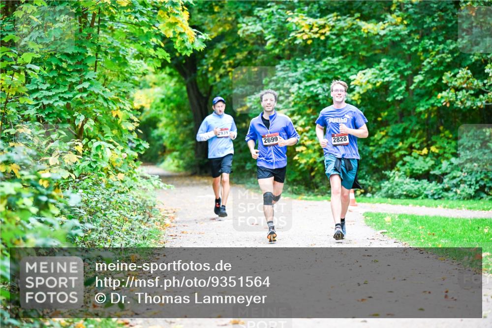 12.10.2025 - Bramfelder Halbmarathon 2025 Dr. Thomas Lammeyer http://msf.ph/oto/9351564 12.10.2025 10:39:31 Laufen 40, 2939, 2699, 2828 meine-sportfotos.de