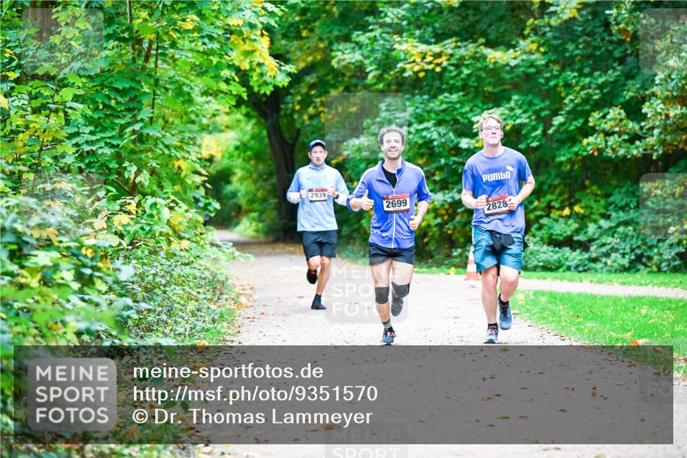 12.10.2025 - Bramfelder Halbmarathon 2025 Dr. Thomas Lammeyer http://msf.ph/oto/9351570 12.10.2025 10:39:32 Laufen 2939, 2699, 2828 meine-sportfotos.de