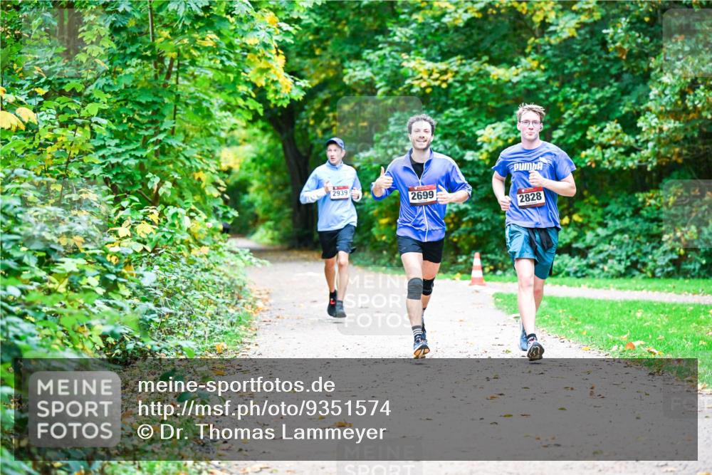 12.10.2025 - Bramfelder Halbmarathon 2025 Dr. Thomas Lammeyer http://msf.ph/oto/9351574 12.10.2025 10:39:32 Laufen 2939, 2699, 2828 meine-sportfotos.de