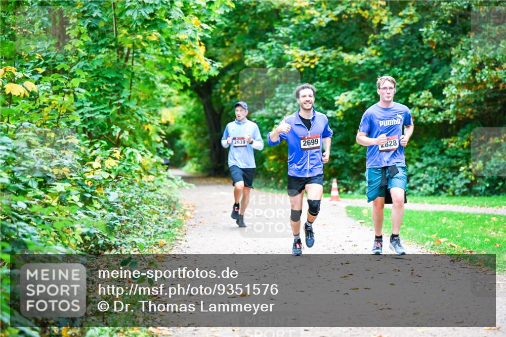 12.10.2025 - Bramfelder Halbmarathon 2025 Dr. Thomas Lammeyer http://msf.ph/oto/9351576 12.10.2025 10:39:33 Laufen 2939, 2699, 828 meine-sportfotos.de