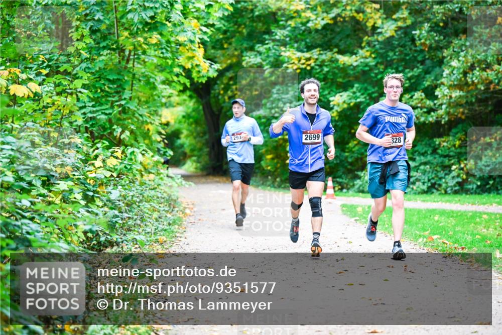 12.10.2025 - Bramfelder Halbmarathon 2025 Dr. Thomas Lammeyer http://msf.ph/oto/9351577 12.10.2025 10:39:33 Laufen 293, 2699, 328 meine-sportfotos.de