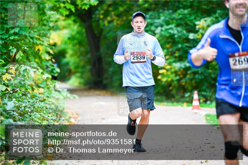 12.10.2025 - Bramfelder Halbmarathon 2025 Dr. Thomas Lammeyer http://msf.ph/oto/9351581 12.10.2025 10:39:34 Laufen 2939, 269 meine-sportfotos.de