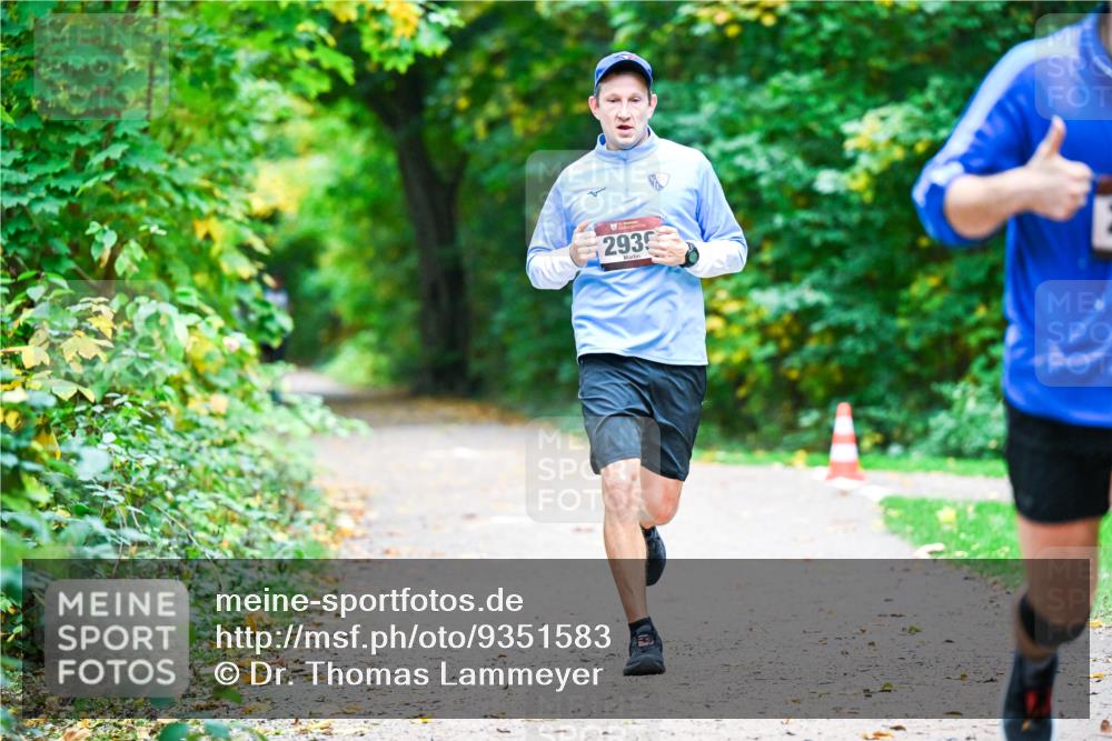 12.10.2025 - Bramfelder Halbmarathon 2025 Dr. Thomas Lammeyer http://msf.ph/oto/9351583 12.10.2025 10:39:34 Laufen 2935 meine-sportfotos.de