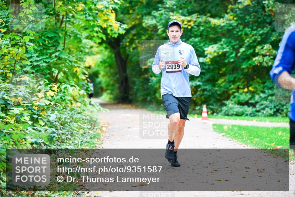 12.10.2025 - Bramfelder Halbmarathon 2025 Dr. Thomas Lammeyer http://msf.ph/oto/9351587 12.10.2025 10:39:35 Laufen 2939 meine-sportfotos.de