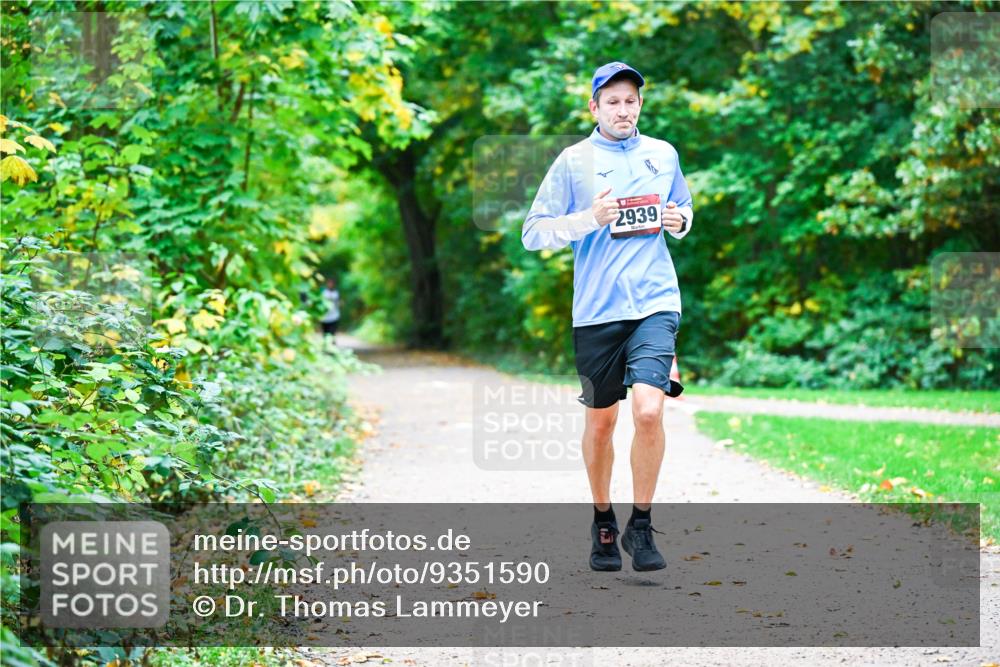 12.10.2025 - Bramfelder Halbmarathon 2025 Dr. Thomas Lammeyer http://msf.ph/oto/9351590 12.10.2025 10:39:35 Laufen 2939 meine-sportfotos.de