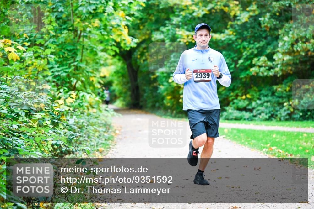 12.10.2025 - Bramfelder Halbmarathon 2025 Dr. Thomas Lammeyer http://msf.ph/oto/9351592 12.10.2025 10:39:35 Laufen 2939 meine-sportfotos.de