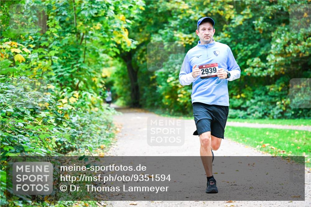 12.10.2025 - Bramfelder Halbmarathon 2025 Dr. Thomas Lammeyer http://msf.ph/oto/9351594 12.10.2025 10:39:36 Laufen 2939 meine-sportfotos.de