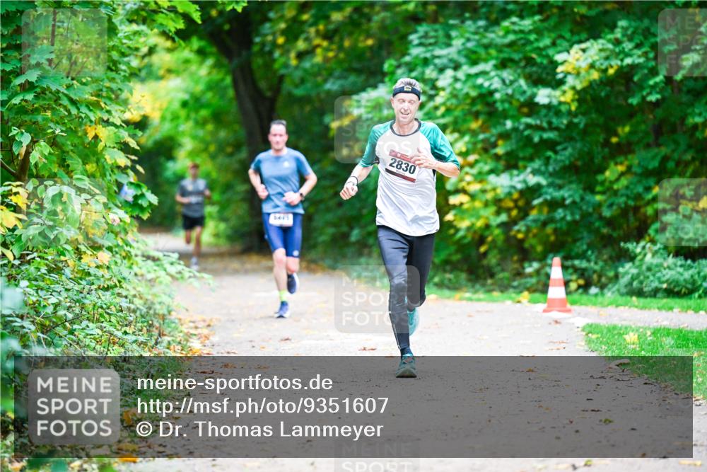 12.10.2025 - Bramfelder Halbmarathon 2025 Dr. Thomas Lammeyer http://msf.ph/oto/9351607 12.10.2025 10:39:46 Laufen 2830 meine-sportfotos.de