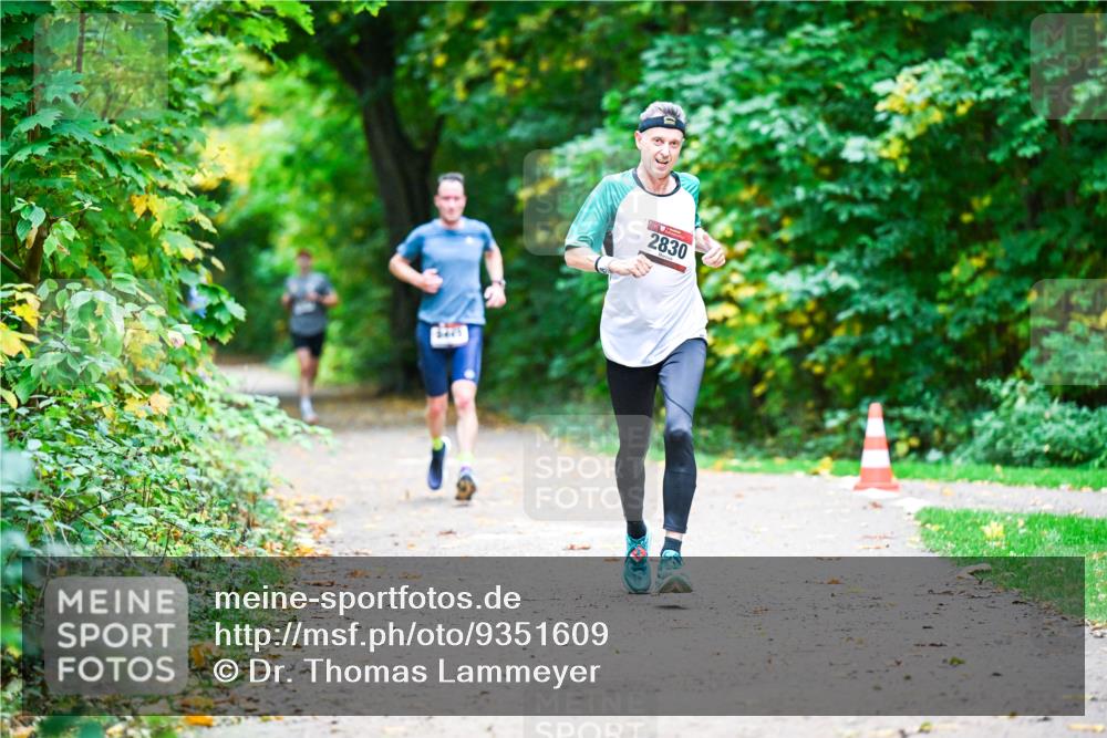 12.10.2025 - Bramfelder Halbmarathon 2025 Dr. Thomas Lammeyer http://msf.ph/oto/9351609 12.10.2025 10:39:47 Laufen 2830 meine-sportfotos.de