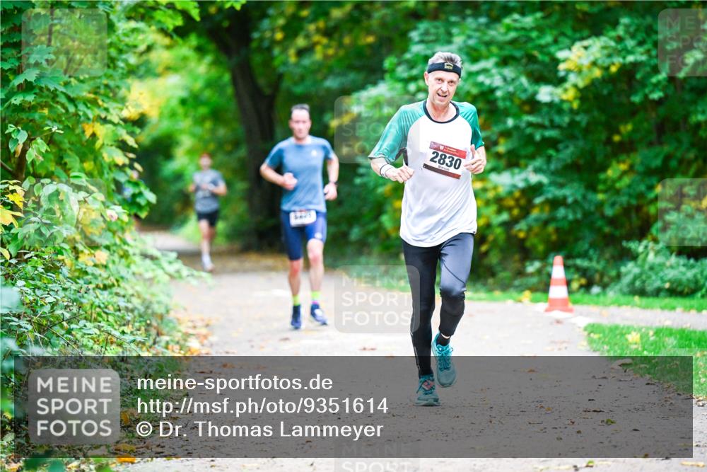 12.10.2025 - Bramfelder Halbmarathon 2025 Dr. Thomas Lammeyer http://msf.ph/oto/9351614 12.10.2025 10:39:47 Laufen 2830 meine-sportfotos.de