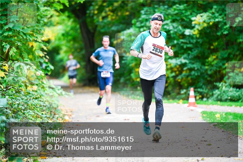 12.10.2025 - Bramfelder Halbmarathon 2025 Dr. Thomas Lammeyer http://msf.ph/oto/9351615 12.10.2025 10:39:48 Laufen 2830 meine-sportfotos.de
