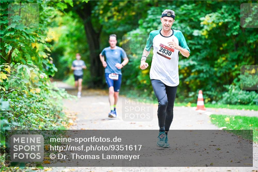 12.10.2025 - Bramfelder Halbmarathon 2025 Dr. Thomas Lammeyer http://msf.ph/oto/9351617 12.10.2025 10:39:48 Laufen 2830 meine-sportfotos.de