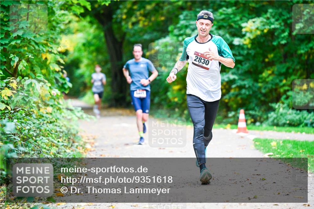 12.10.2025 - Bramfelder Halbmarathon 2025 Dr. Thomas Lammeyer http://msf.ph/oto/9351618 12.10.2025 10:39:48 Laufen 2830 meine-sportfotos.de