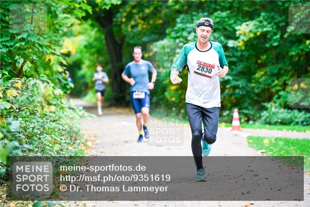 12.10.2025 - Bramfelder Halbmarathon 2025 Dr. Thomas Lammeyer http://msf.ph/oto/9351619 12.10.2025 10:39:48 Laufen 2830 meine-sportfotos.de