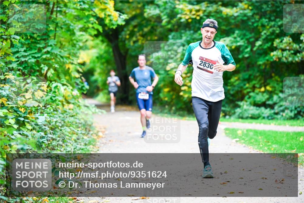 12.10.2025 - Bramfelder Halbmarathon 2025 Dr. Thomas Lammeyer http://msf.ph/oto/9351624 12.10.2025 10:39:49 Laufen 2830 meine-sportfotos.de